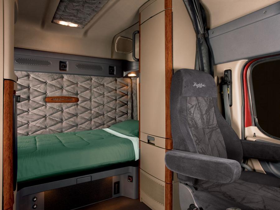 Интерьер Freightliner Cascadia XT 2007 года  (фото 4 из 6)